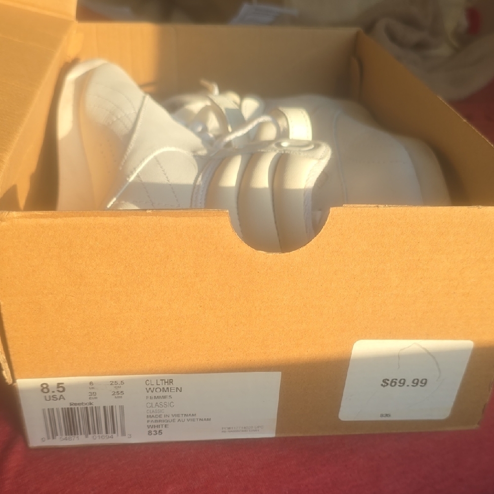 Reebok White Sneakers for Everyday Comfort